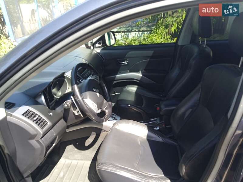 Позашляховик / Кросовер Mitsubishi Outlander 2009 в Літині