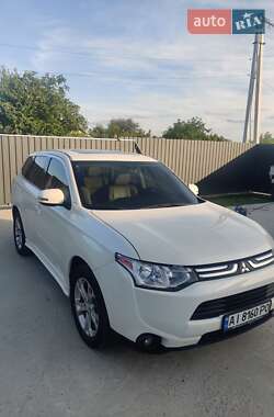 Внедорожник / Кроссовер Mitsubishi Outlander 2013 в 