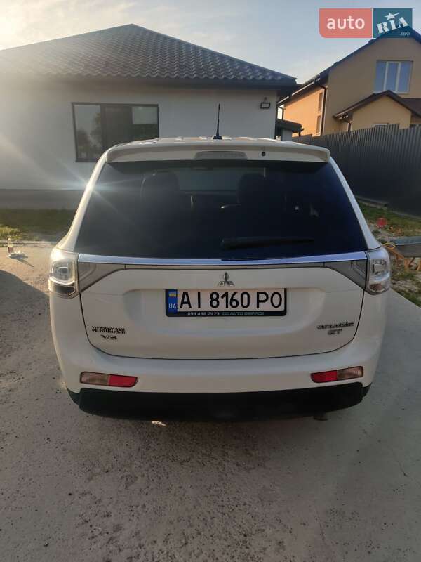 Внедорожник / Кроссовер Mitsubishi Outlander 2013 в Киеве