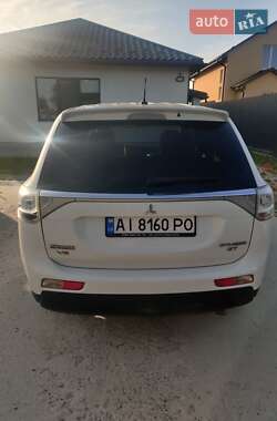 Внедорожник / Кроссовер Mitsubishi Outlander 2013 в 