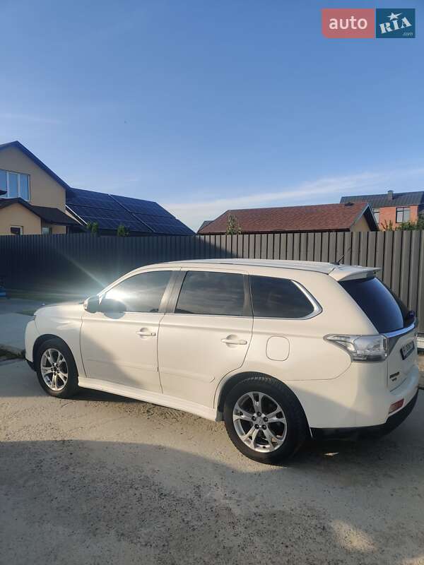 Внедорожник / Кроссовер Mitsubishi Outlander 2013 в Киеве