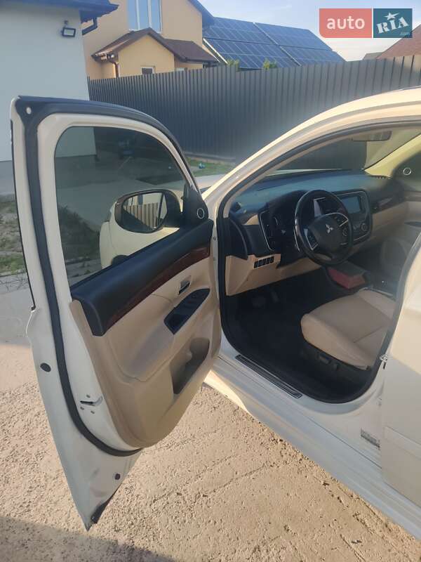 Внедорожник / Кроссовер Mitsubishi Outlander 2013 в Киеве