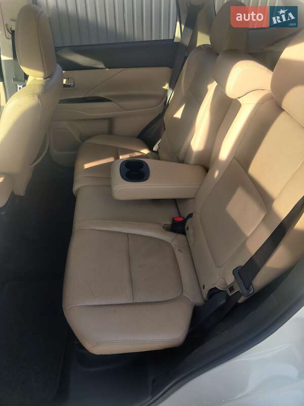 Внедорожник / Кроссовер Mitsubishi Outlander 2013 в Киеве