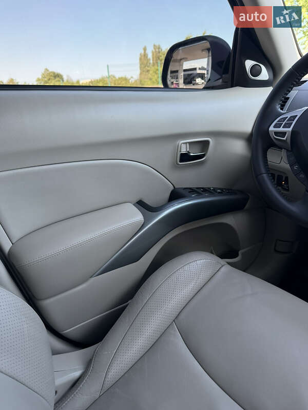 Позашляховик / Кросовер Mitsubishi Outlander 2008 в Одесі