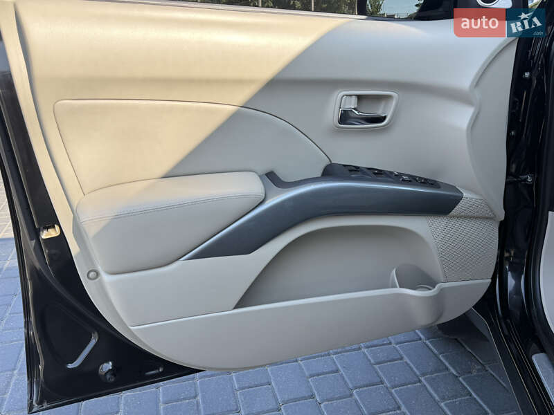 Позашляховик / Кросовер Mitsubishi Outlander 2008 в Одесі