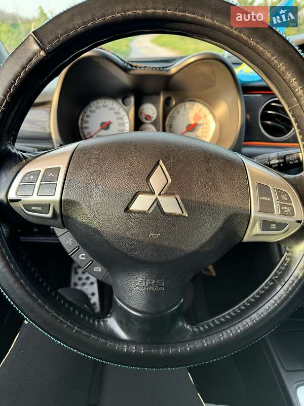 Внедорожник / Кроссовер Mitsubishi Outlander 2008 в Николаеве