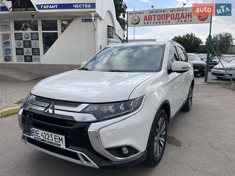 Внедорожник / Кроссовер Mitsubishi Outlander 2018 в Николаеве