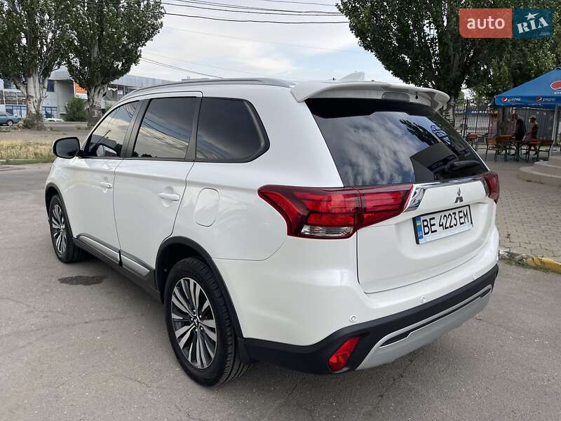 Внедорожник / Кроссовер Mitsubishi Outlander 2018 в Николаеве