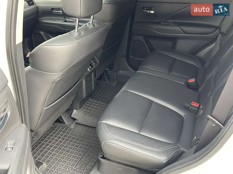 Внедорожник / Кроссовер Mitsubishi Outlander 2018 в Николаеве