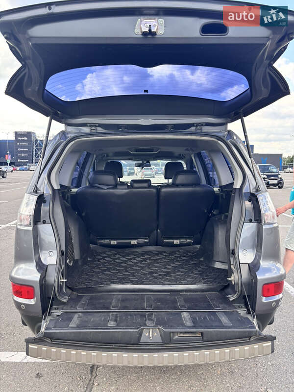 Позашляховик / Кросовер Mitsubishi Outlander 2011 в Києві