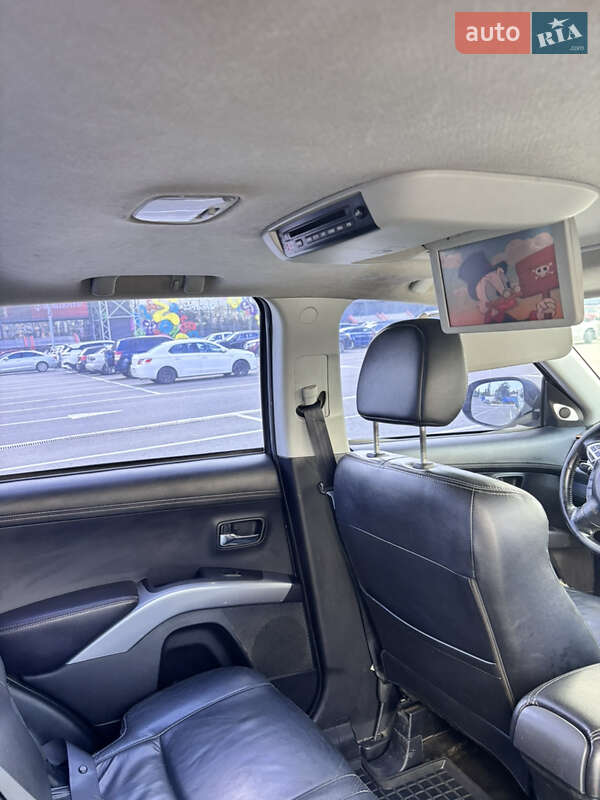 Позашляховик / Кросовер Mitsubishi Outlander 2011 в Києві