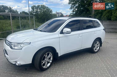 Внедорожник / Кроссовер Mitsubishi Outlander 2012 в 