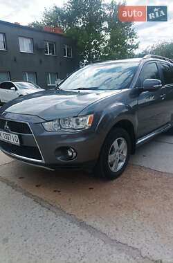 Позашляховик / Кросовер Mitsubishi Outlander 2011 в Вараші