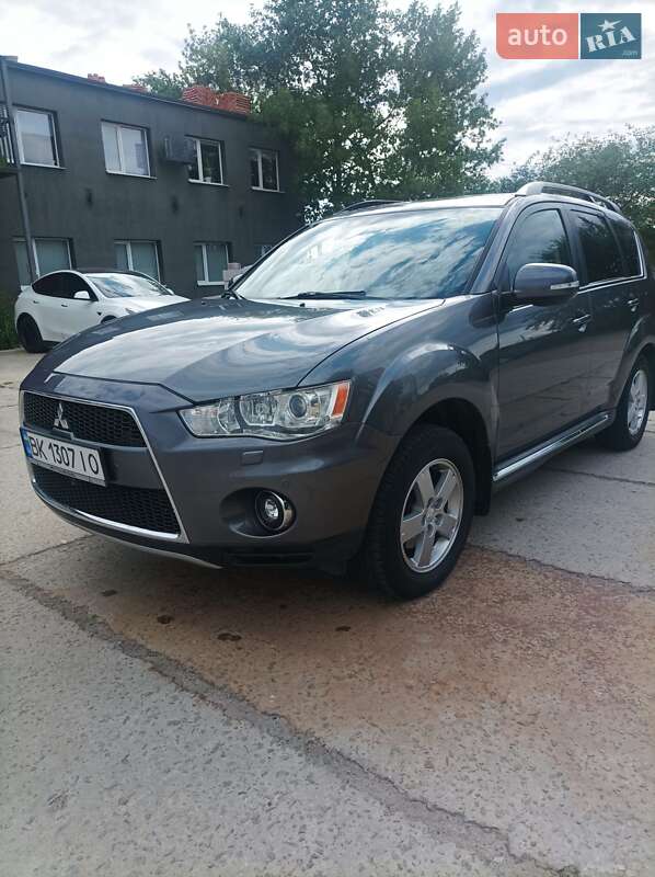 Mitsubishi Outlander 2011