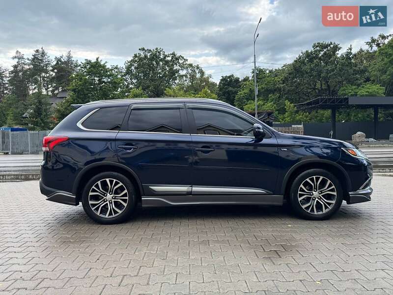 Позашляховик / Кросовер Mitsubishi Outlander 2015 в Броварах