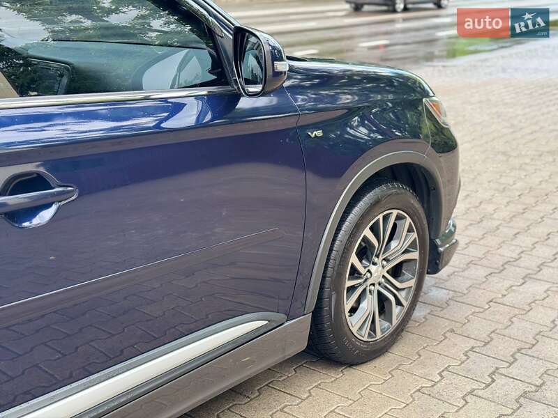 Позашляховик / Кросовер Mitsubishi Outlander 2015 в Броварах