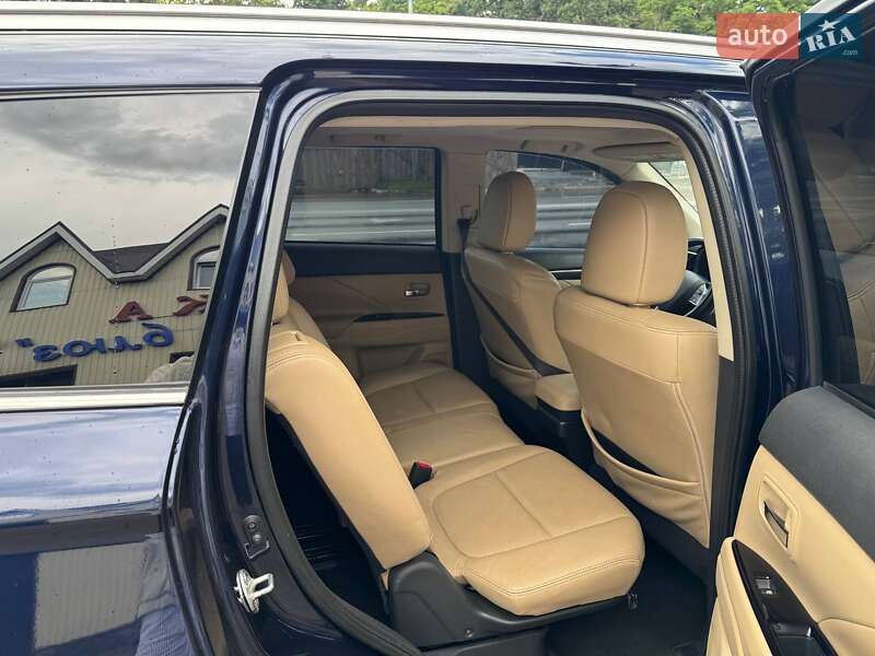 Позашляховик / Кросовер Mitsubishi Outlander 2015 в Броварах