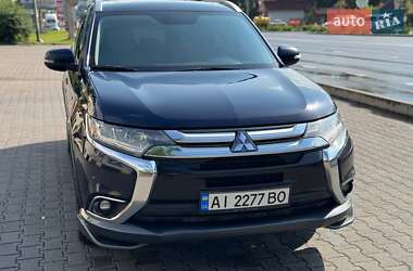 Позашляховик / Кросовер Mitsubishi Outlander 2015 в 