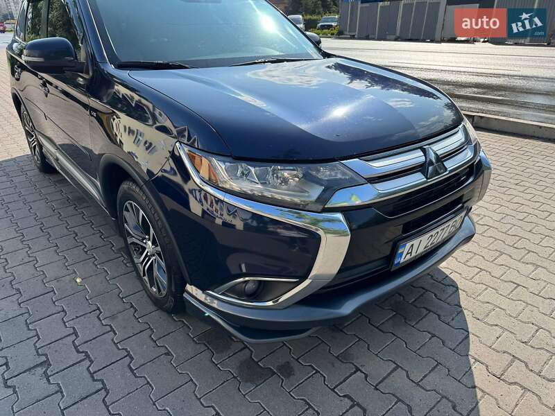 Позашляховик / Кросовер Mitsubishi Outlander 2015 в Броварах