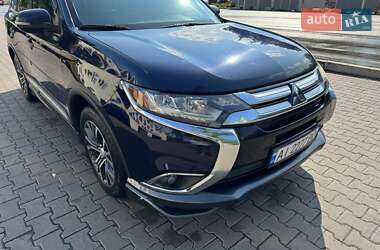 Позашляховик / Кросовер Mitsubishi Outlander 2015 в 