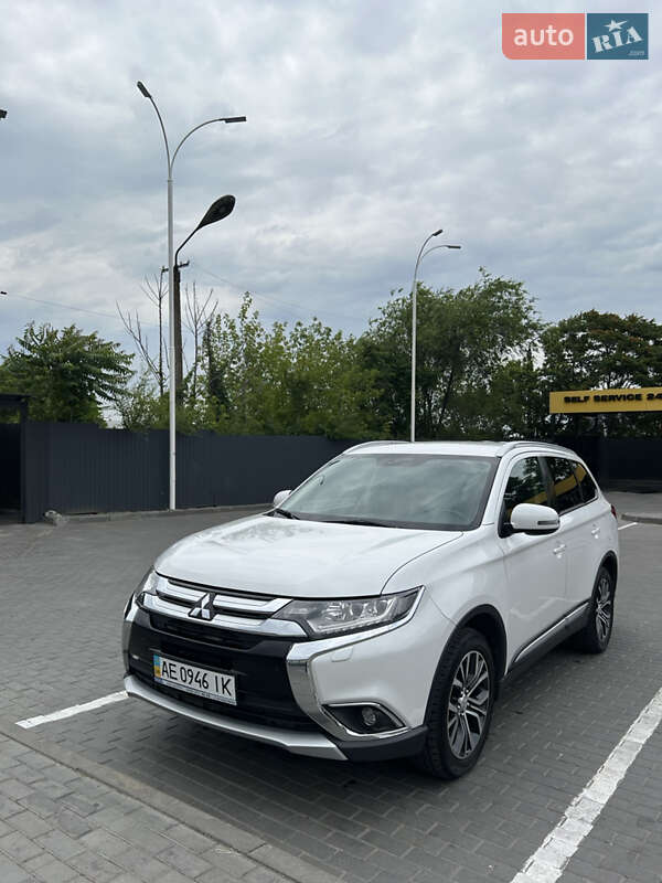 Позашляховик / Кросовер Mitsubishi Outlander 2017 в Дніпрі