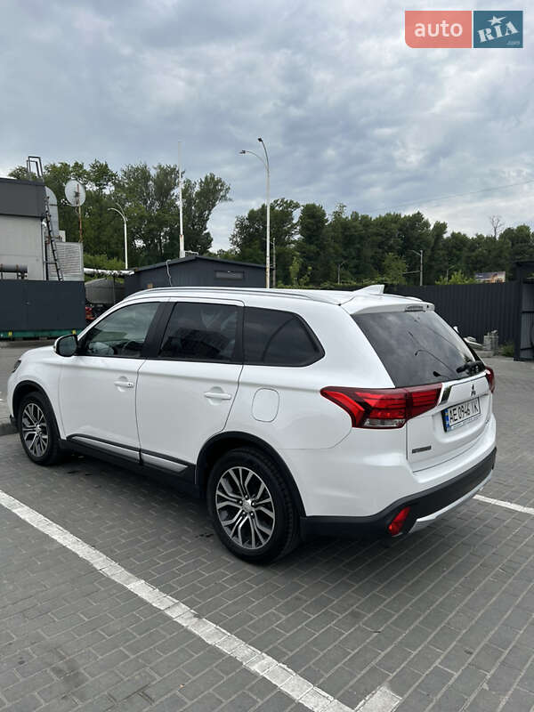 Позашляховик / Кросовер Mitsubishi Outlander 2017 в Дніпрі