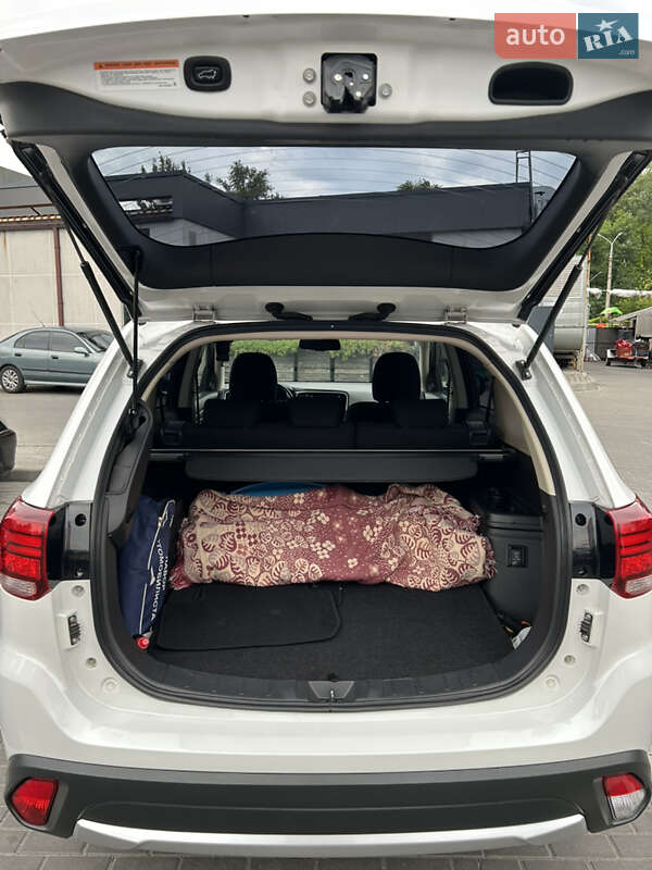 Позашляховик / Кросовер Mitsubishi Outlander 2017 в Дніпрі