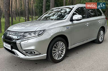 Позашляховик / Кросовер Mitsubishi Outlander 2020 в Києві