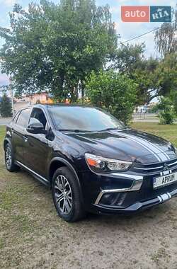 Внедорожник / Кроссовер Mitsubishi Outlander 2018 в 