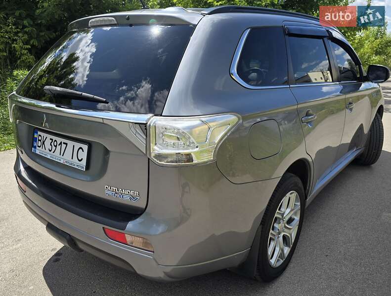 Позашляховик / Кросовер Mitsubishi Outlander 2013 в Рівному
