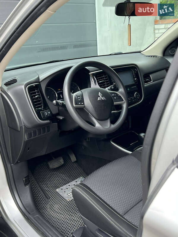 Внедорожник / Кроссовер Mitsubishi Outlander 2018 в Золотоноше