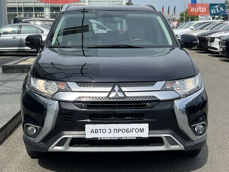 Внедорожник / Кроссовер Mitsubishi Outlander 2020 в Киеве