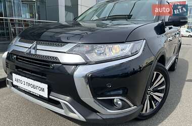 Позашляховик / Кросовер Mitsubishi Outlander 2020 в Києві