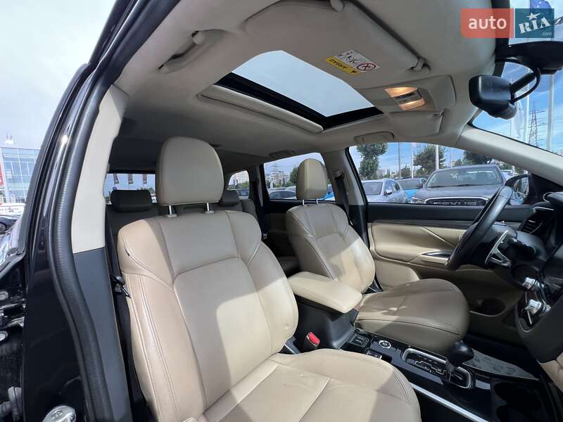 Внедорожник / Кроссовер Mitsubishi Outlander 2020 в Киеве