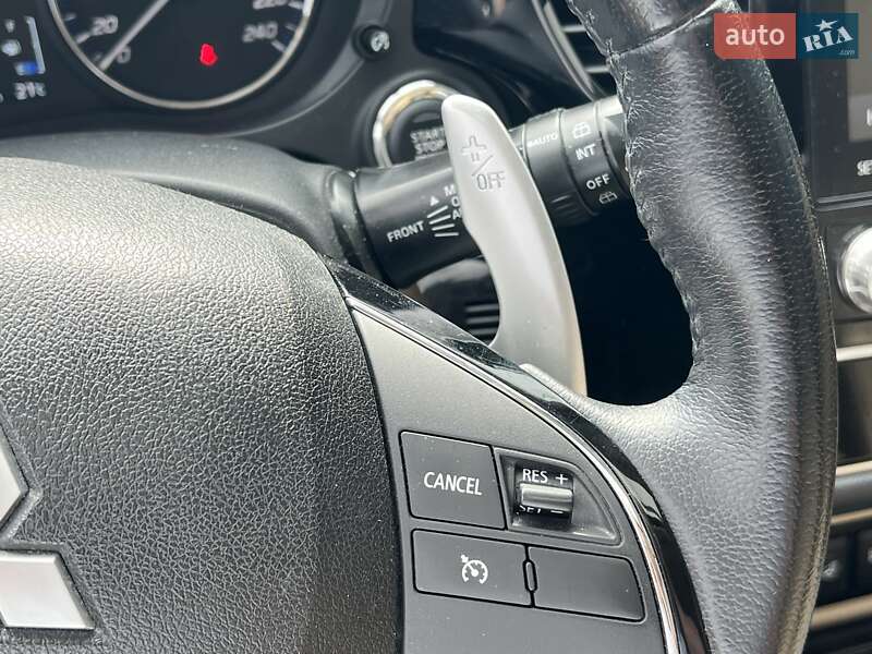 Внедорожник / Кроссовер Mitsubishi Outlander 2020 в Киеве