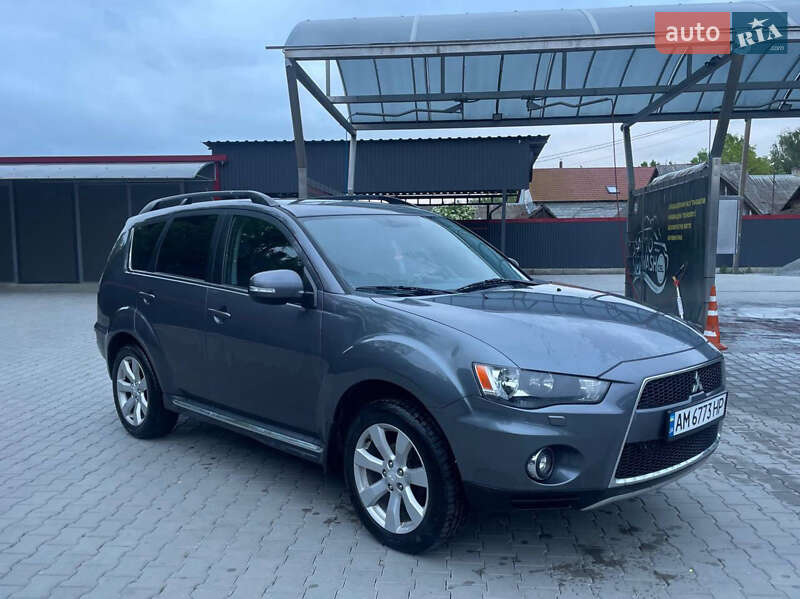 Внедорожник / Кроссовер Mitsubishi Outlander 2011 в Житомире