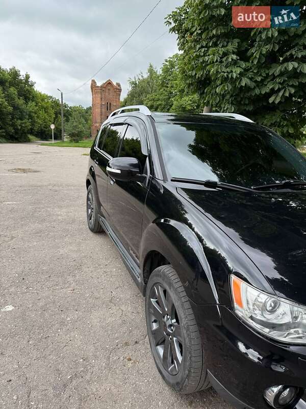 Внедорожник / Кроссовер Mitsubishi Outlander 2010 в Путивле