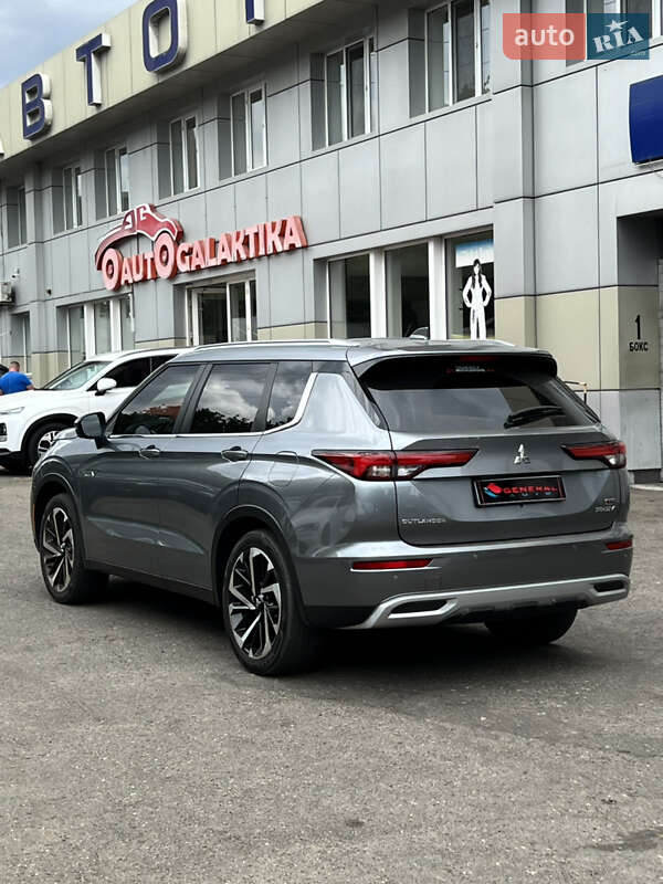 Внедорожник / Кроссовер Mitsubishi Outlander 2023 в Одессе фото 16 Внедорожник / Кроссовер Mitsubishi Outlander 2023 в Одессе