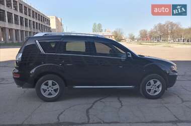 Внедорожник / Кроссовер Mitsubishi Outlander 2010 в 