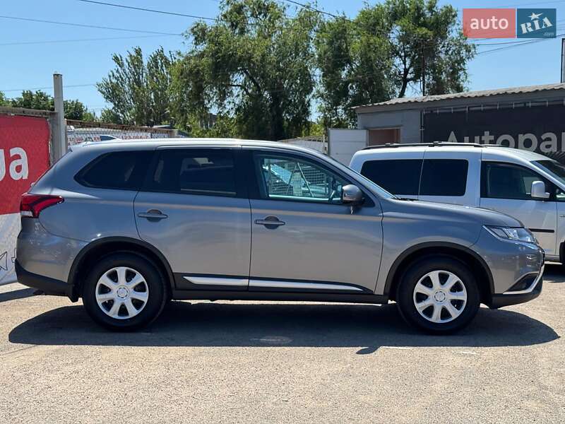 Внедорожник / Кроссовер Mitsubishi Outlander 2021 в Запорожье