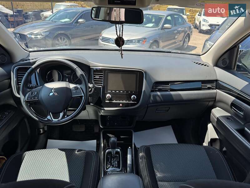 Внедорожник / Кроссовер Mitsubishi Outlander 2021 в Запорожье