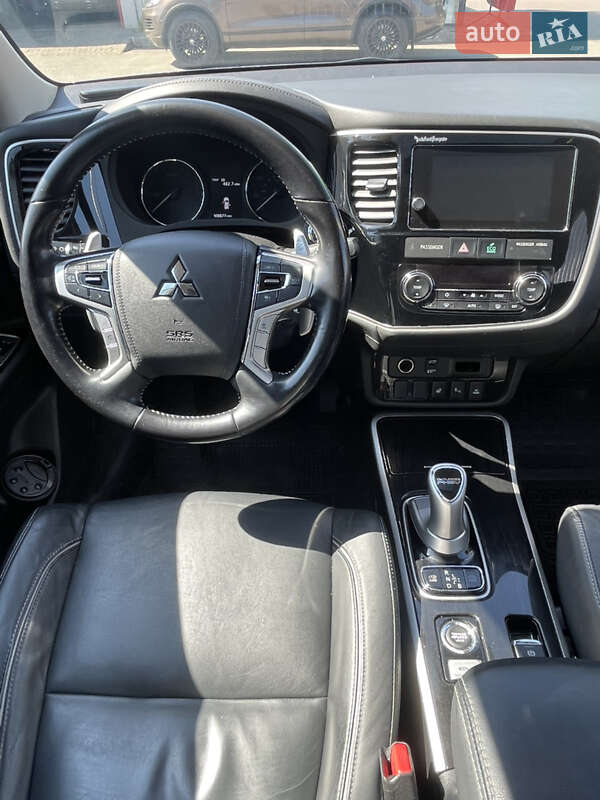 Позашляховик / Кросовер Mitsubishi Outlander 2018 в Києві