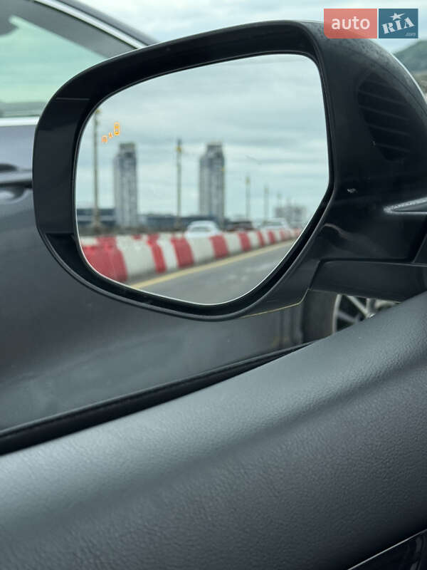 Позашляховик / Кросовер Mitsubishi Outlander 2018 в Києві