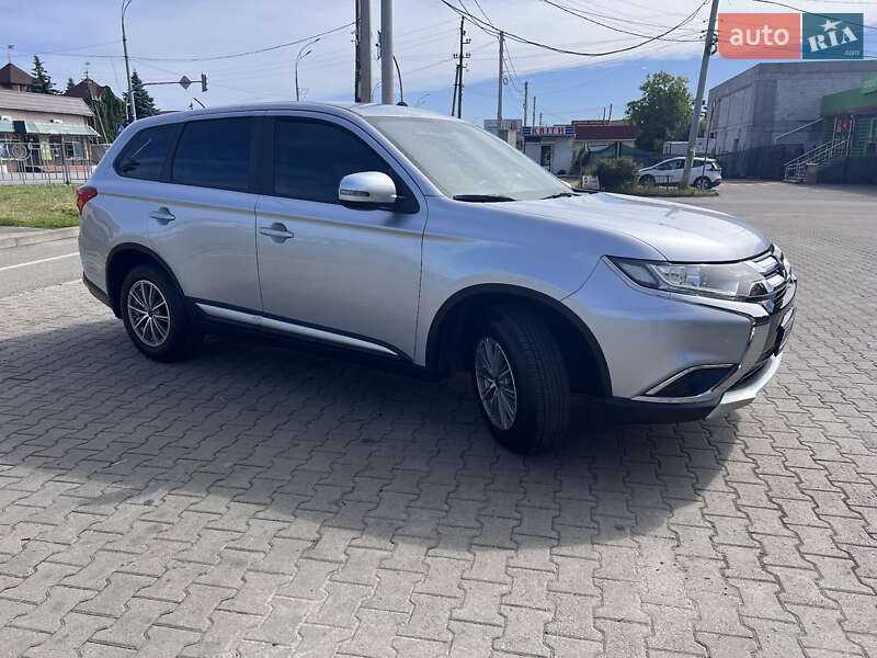 Внедорожник / Кроссовер Mitsubishi Outlander 2016 в Киеве