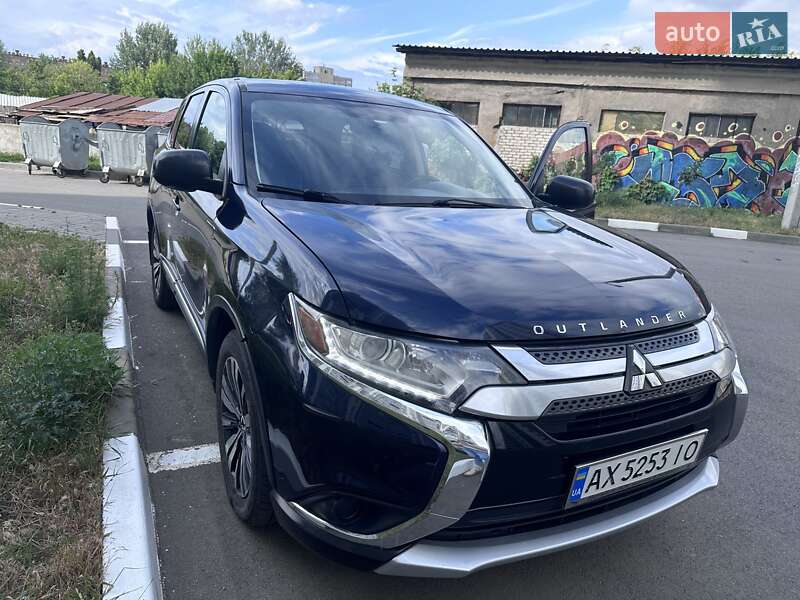Позашляховик / Кросовер Mitsubishi Outlander 2018 в Харкові
