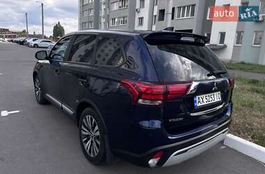 Позашляховик / Кросовер Mitsubishi Outlander 2018 в Харкові