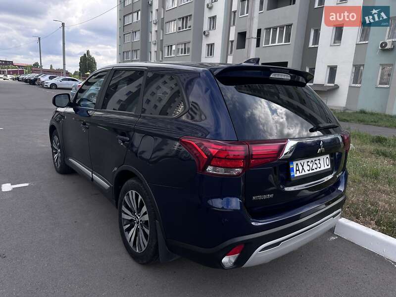 Позашляховик / Кросовер Mitsubishi Outlander 2018 в Харкові