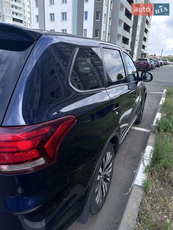 Позашляховик / Кросовер Mitsubishi Outlander 2018 в Харкові