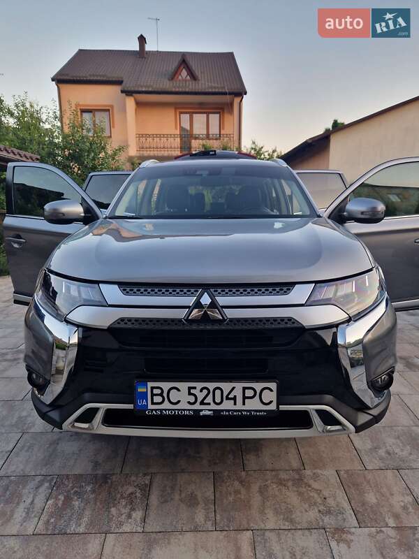 Внедорожник / Кроссовер Mitsubishi Outlander 2020 в Львове