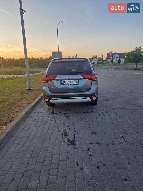 Внедорожник / Кроссовер Mitsubishi Outlander 2020 в Львове